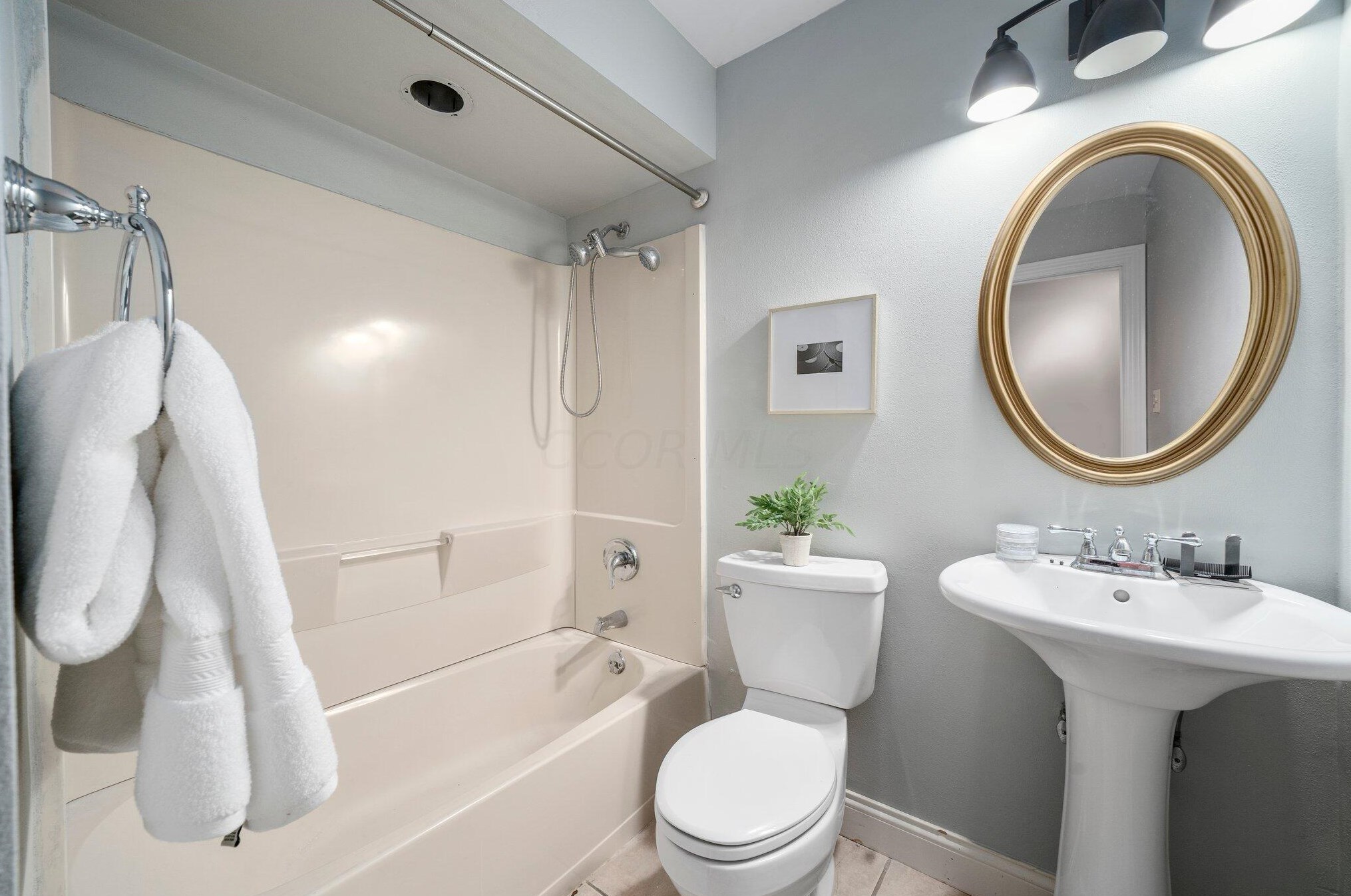 1385 Ridgeview Rd, Columbus OH 43221-2706 exterior