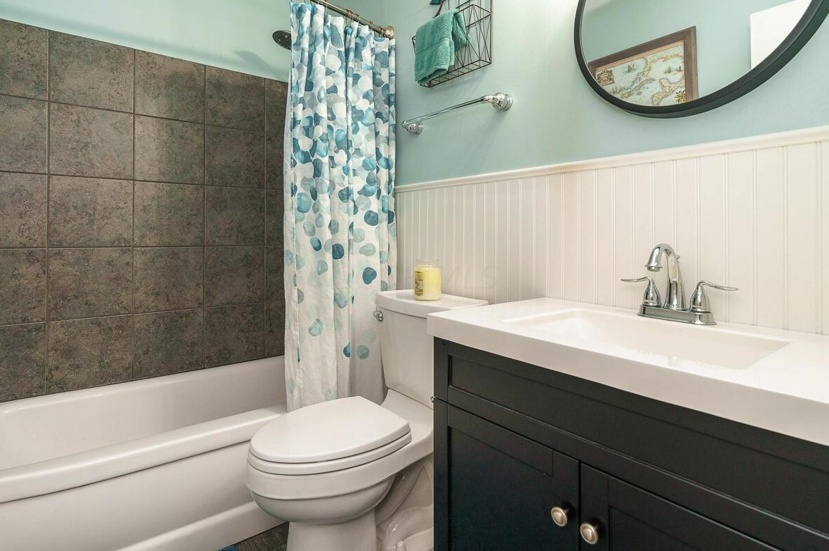 562 Bonnington Way, Columbus OH  43230-2302 exterior