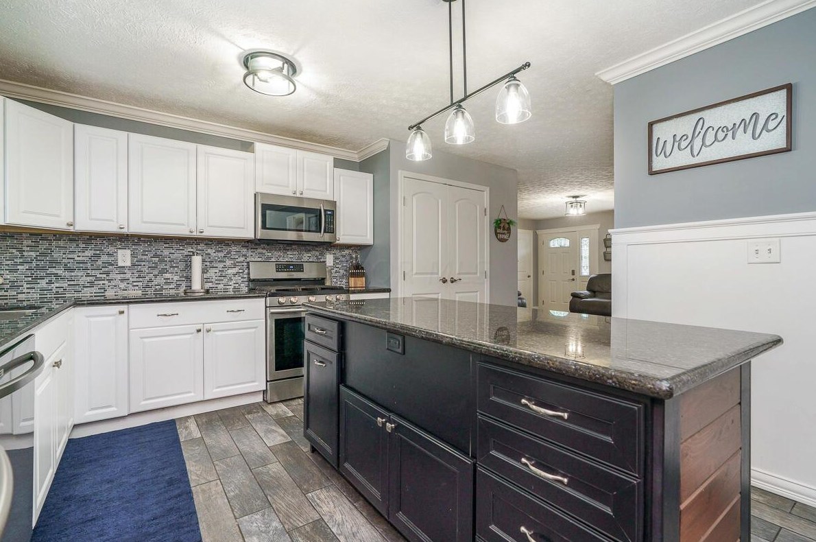 562 Bonnington Way, Columbus OH  43230-2302 exterior