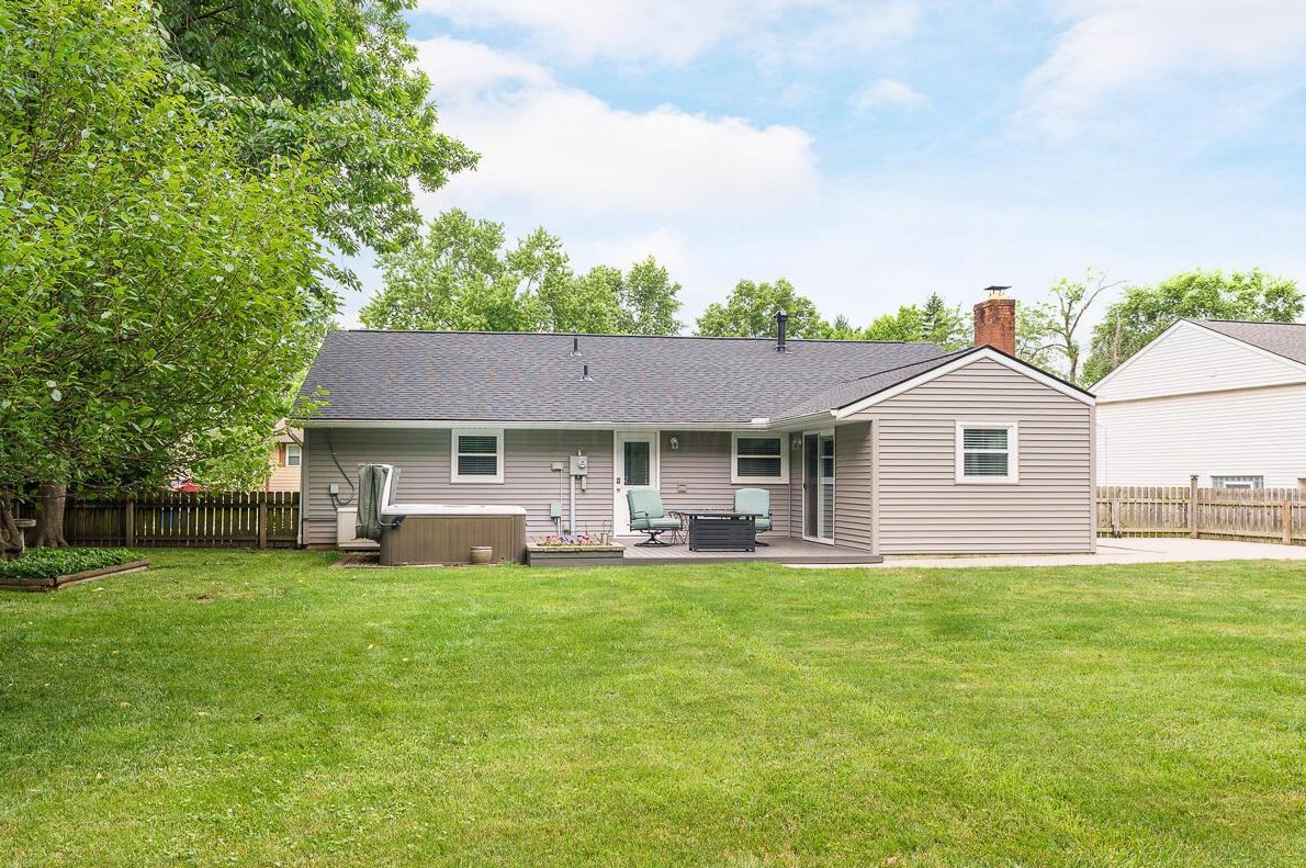 562 Bonnington Way, Columbus OH  43230-2302 exterior