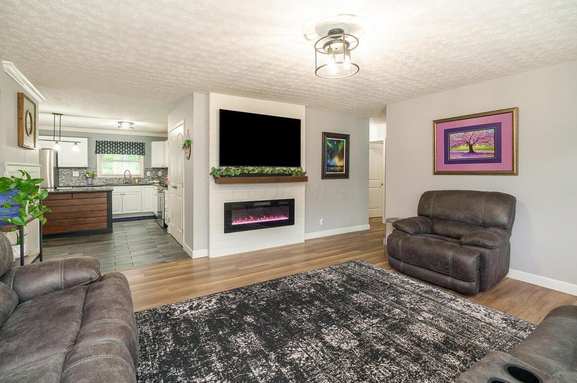 562 Bonnington Way, Columbus OH  43230-2302 exterior