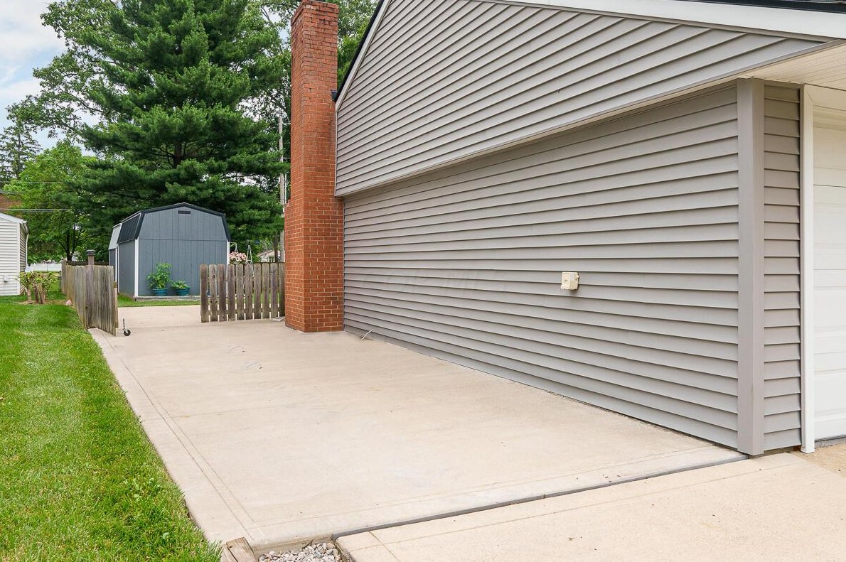 562 Bonnington Way, Columbus OH  43230-2302 exterior