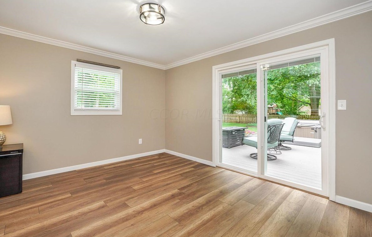 562 Bonnington Way, Columbus OH  43230-2302 exterior