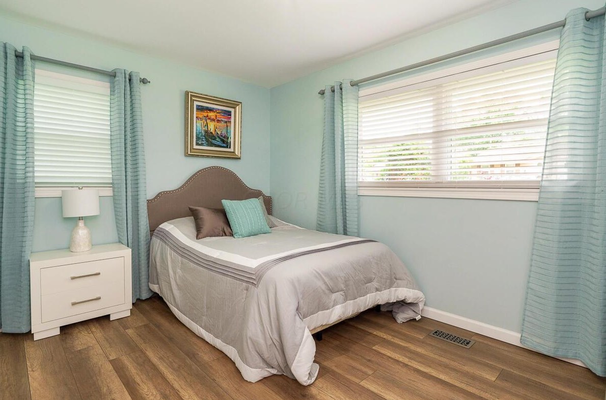 562 Bonnington Way, Columbus OH  43230-2302 exterior