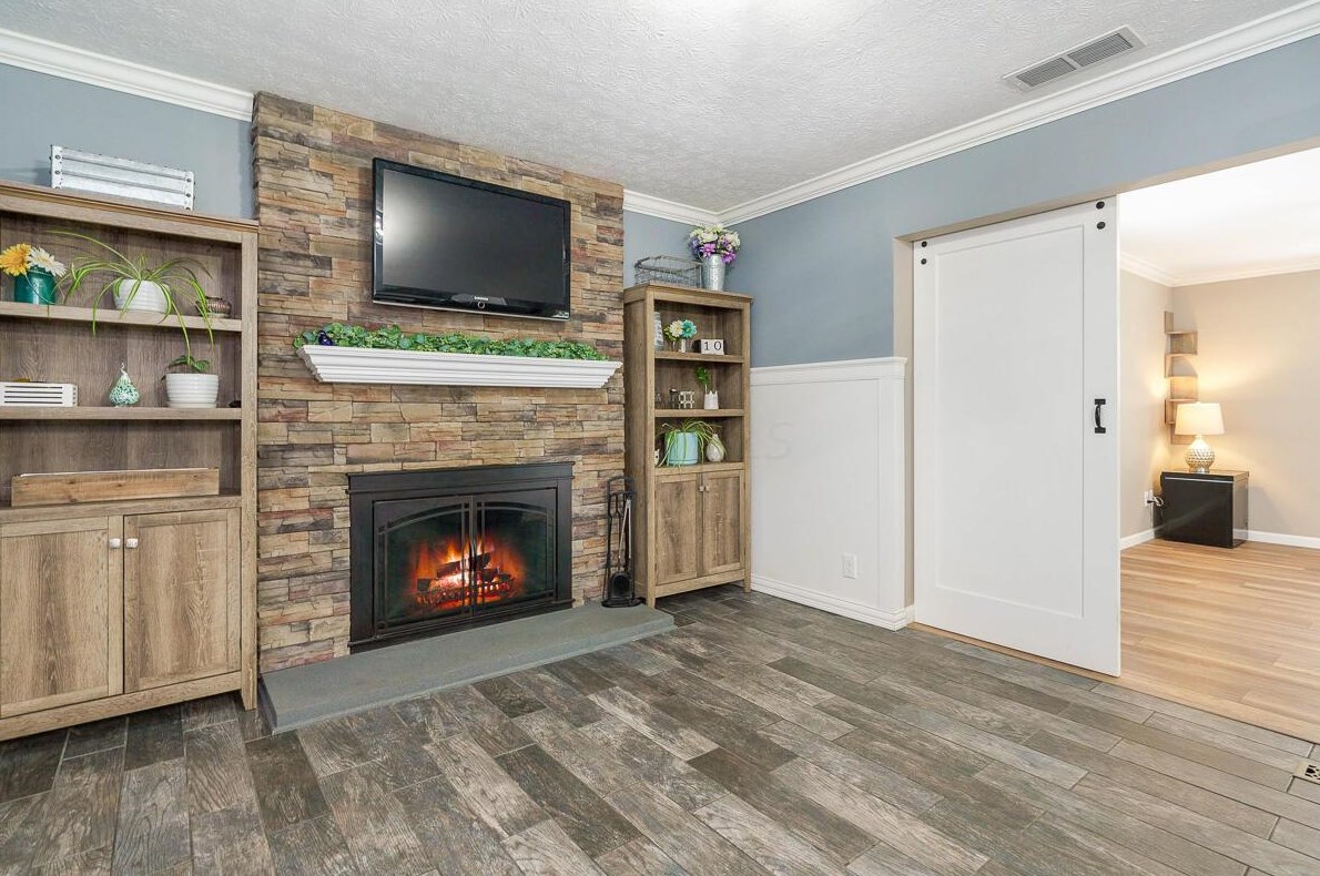 562 Bonnington Way, Columbus OH  43230-2302 exterior