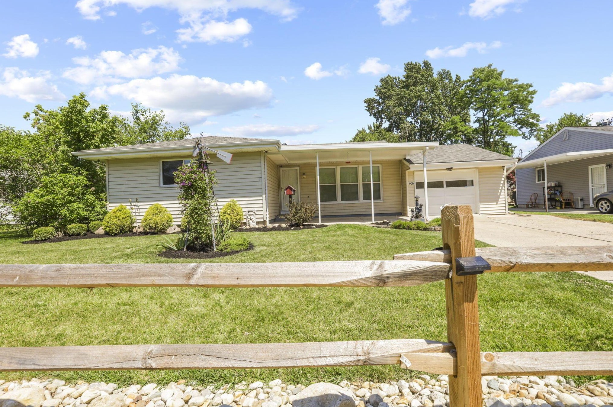 406 Westphal Ave, Columbus OH 43213-1871 exterior