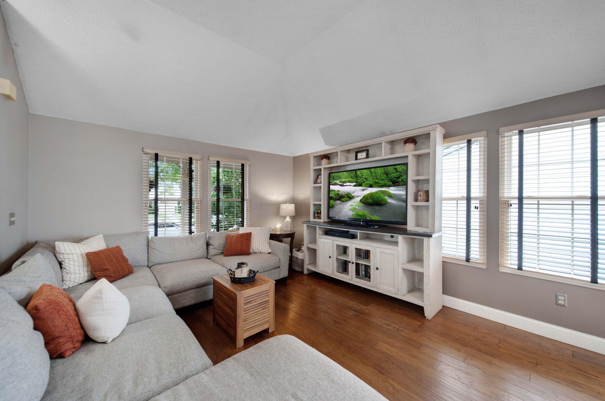 7315 Bride Water Blvd, Columbus OH  43235-4325 exterior