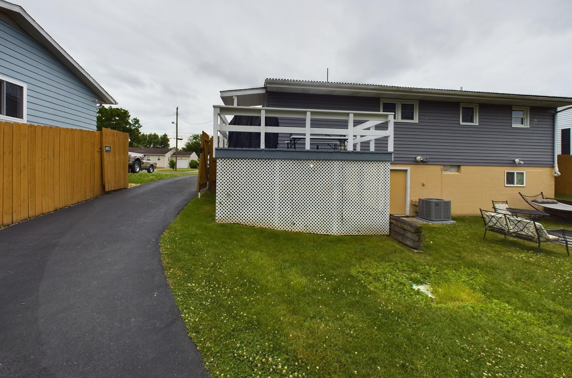1703 Beacon St, Lancaster OH  43130-2113 exterior