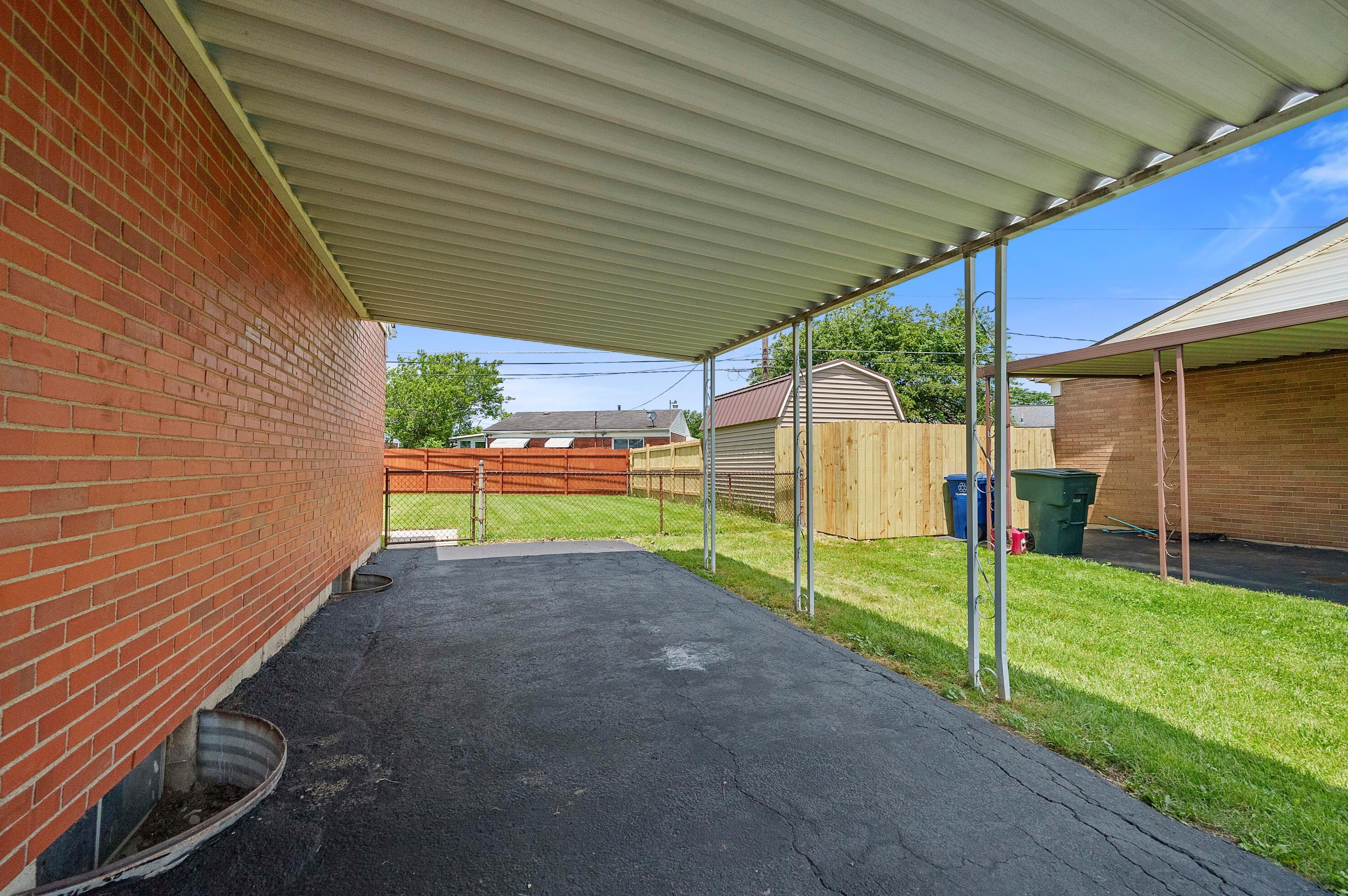 1872 Alvason Ave, Columbus OH exterior