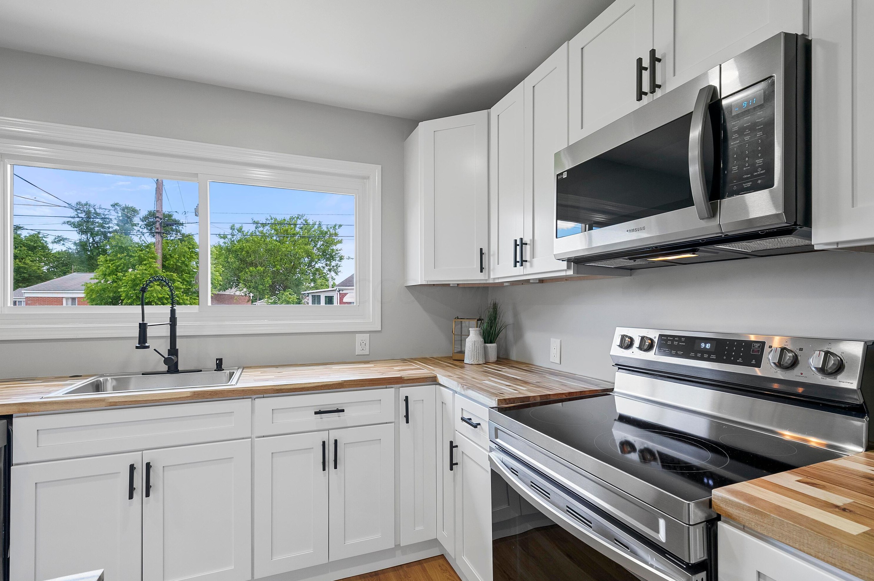 1872 Alvason Ave, Columbus OH exterior