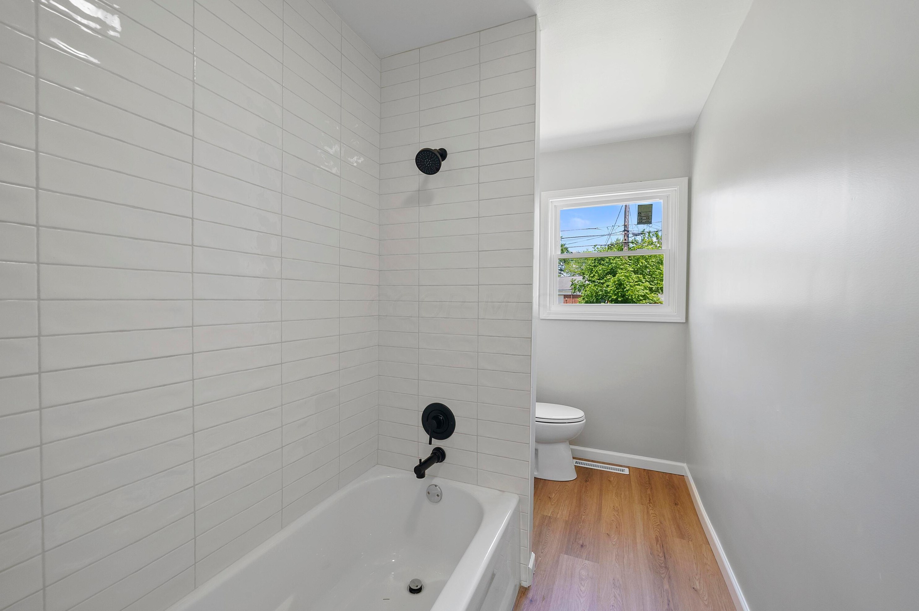 1872 Alvason Ave, Columbus OH exterior