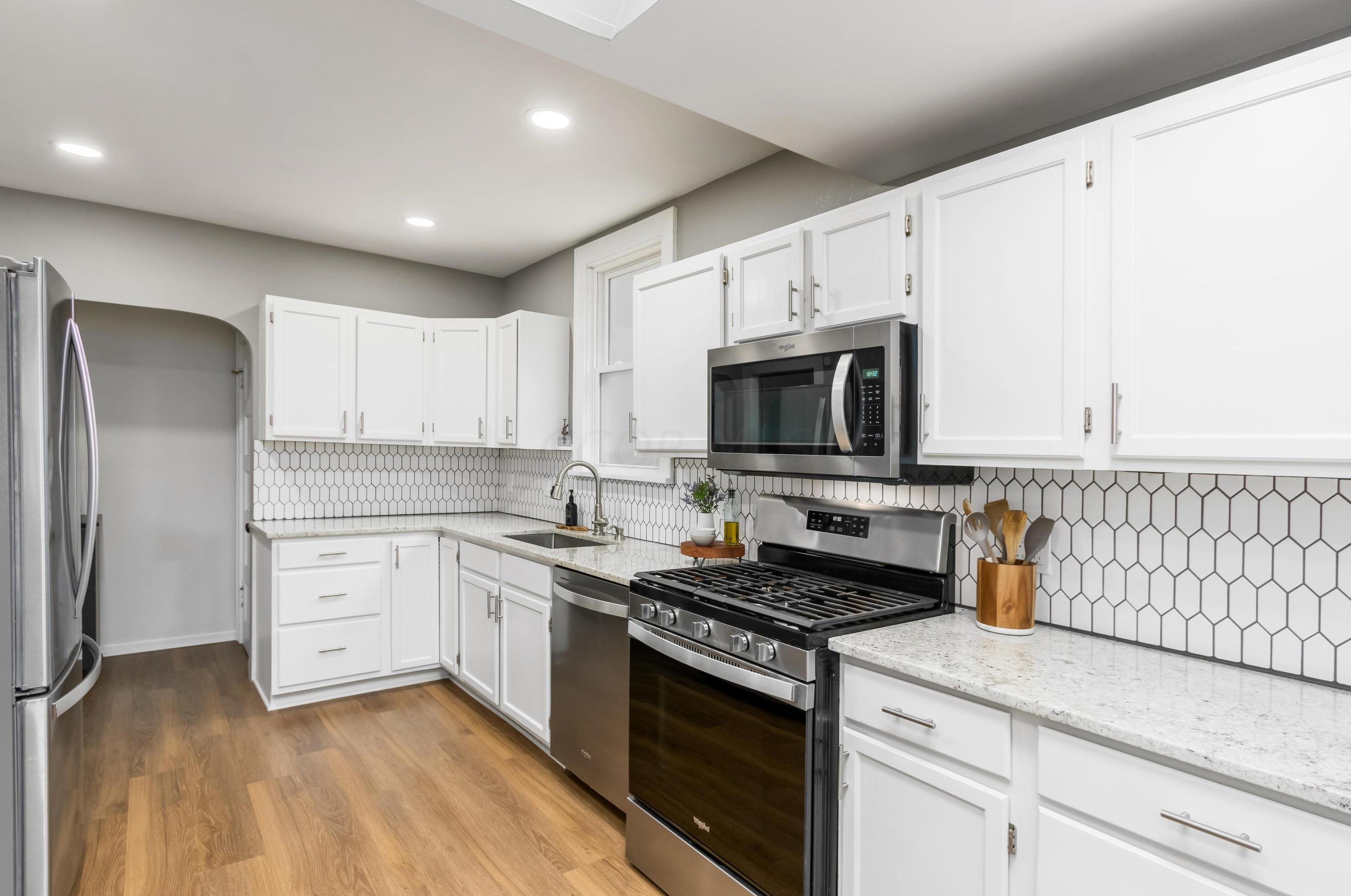 2932 Oaklawn St, Columbus OH  43224-4350 exterior