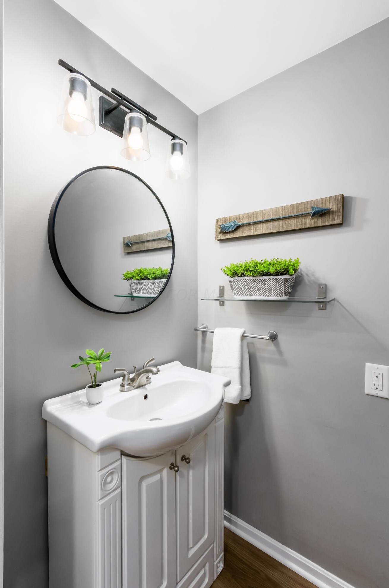 2932 Oaklawn St, Columbus OH  43224-4350 exterior