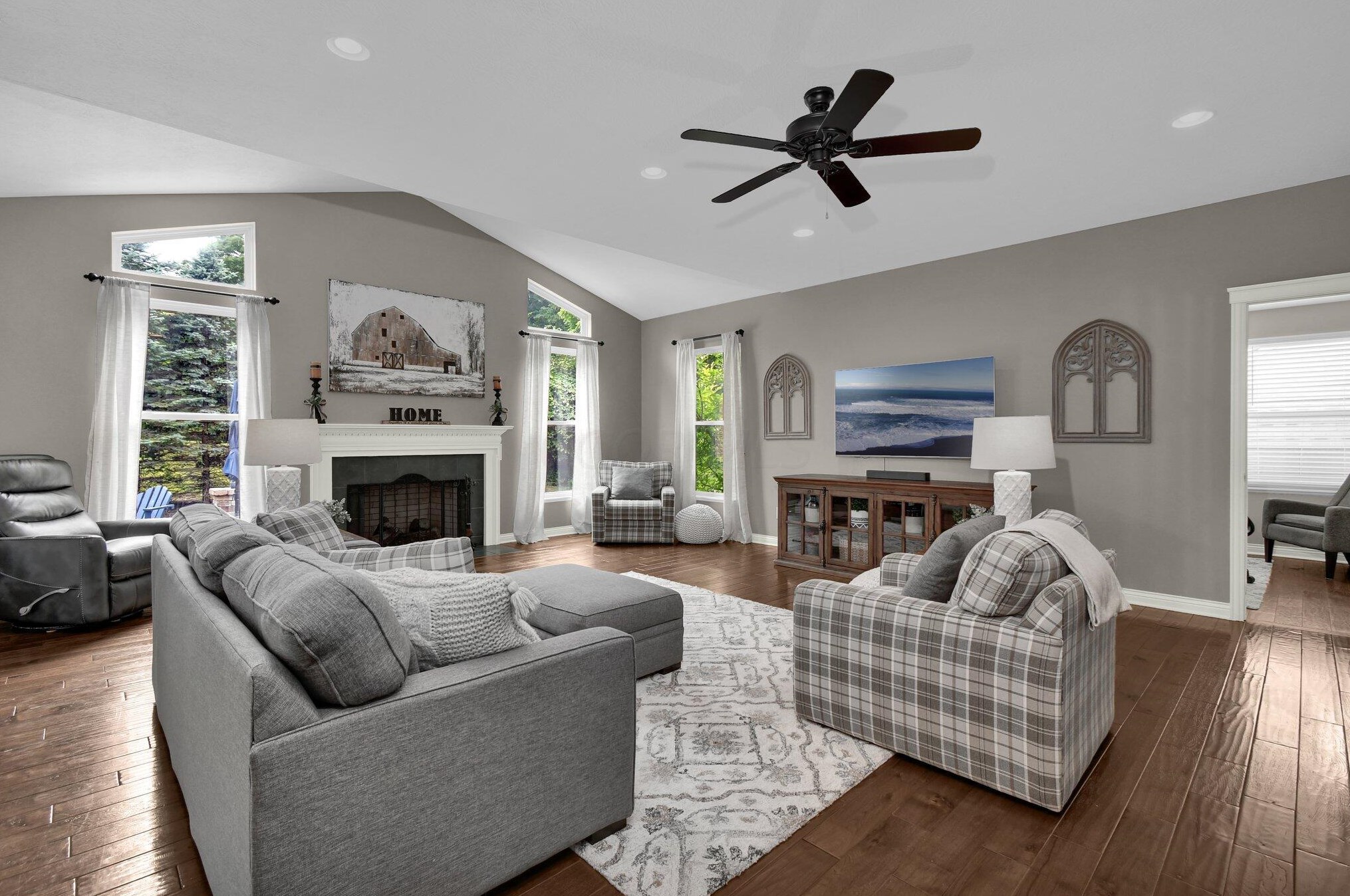 1367 Donahey St, Columbus OH 43235-6704 exterior