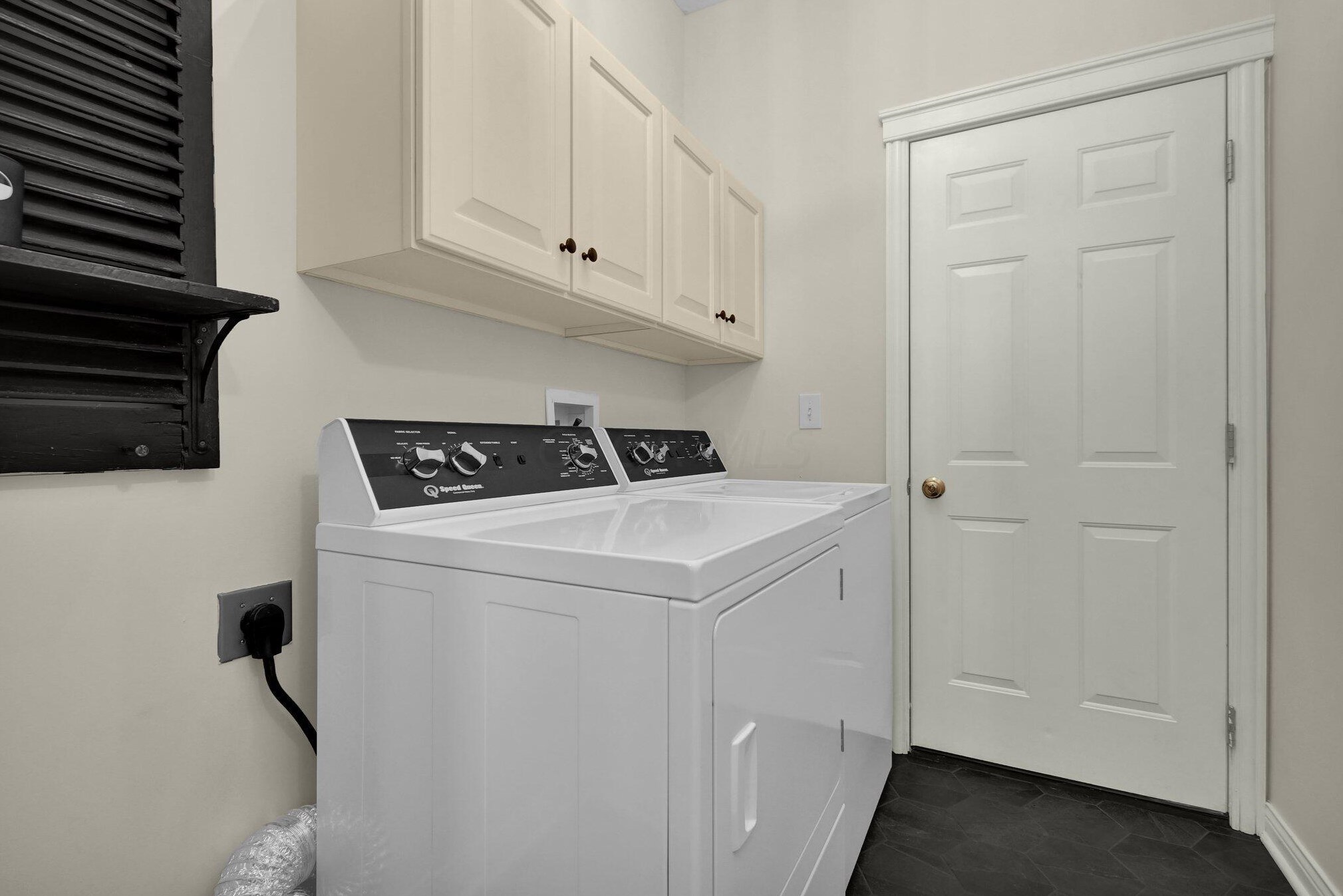 1367 Donahey St, Columbus OH 43235-6704 exterior