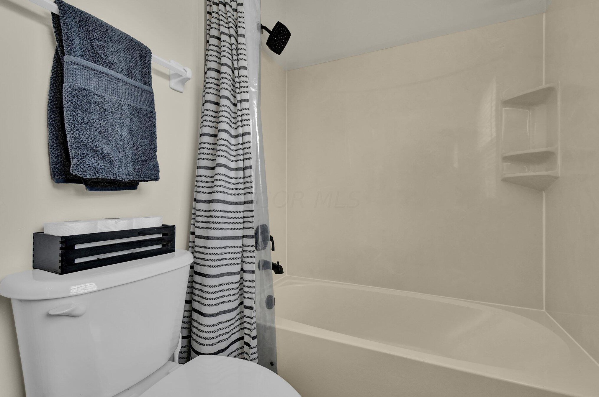 1367 Donahey St, Columbus OH 43235-6704 exterior