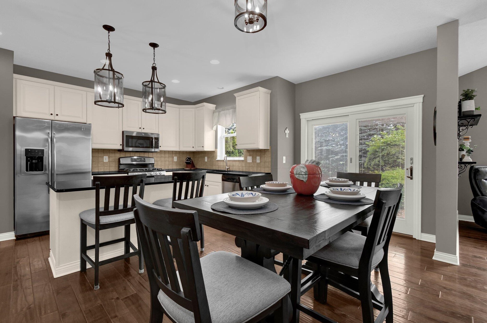 1367 Donahey St, Columbus OH 43235-6704 exterior