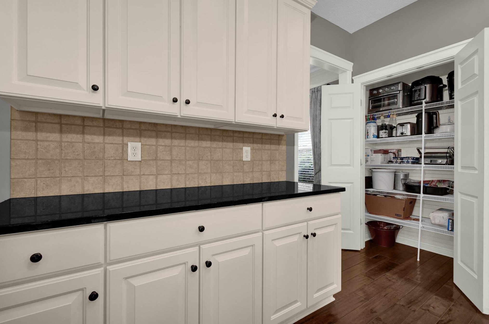 1367 Donahey St, Columbus OH 43235-6704 exterior