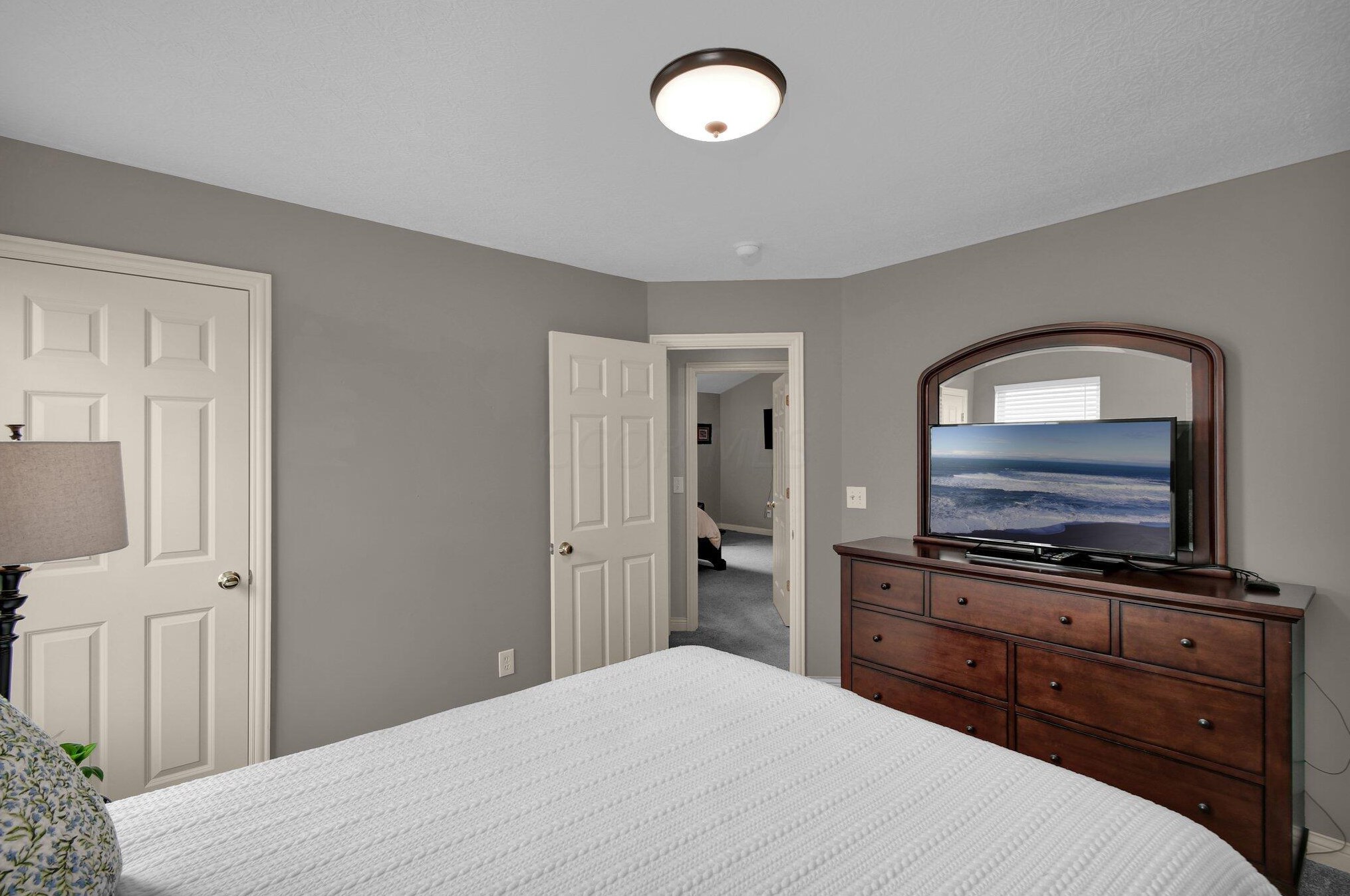 1367 Donahey St, Columbus OH 43235-6704 exterior