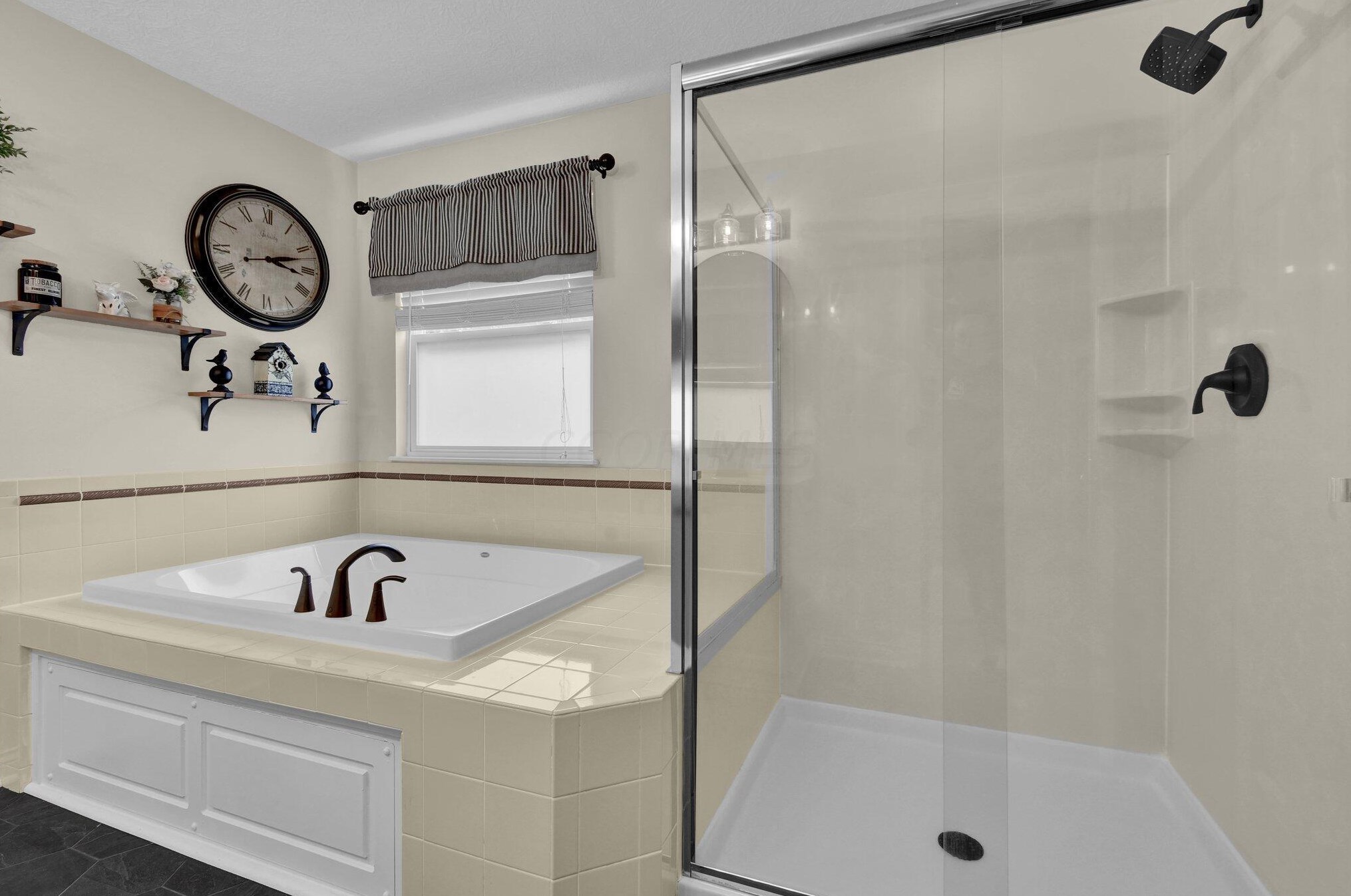 1367 Donahey St, Columbus OH 43235-6704 exterior