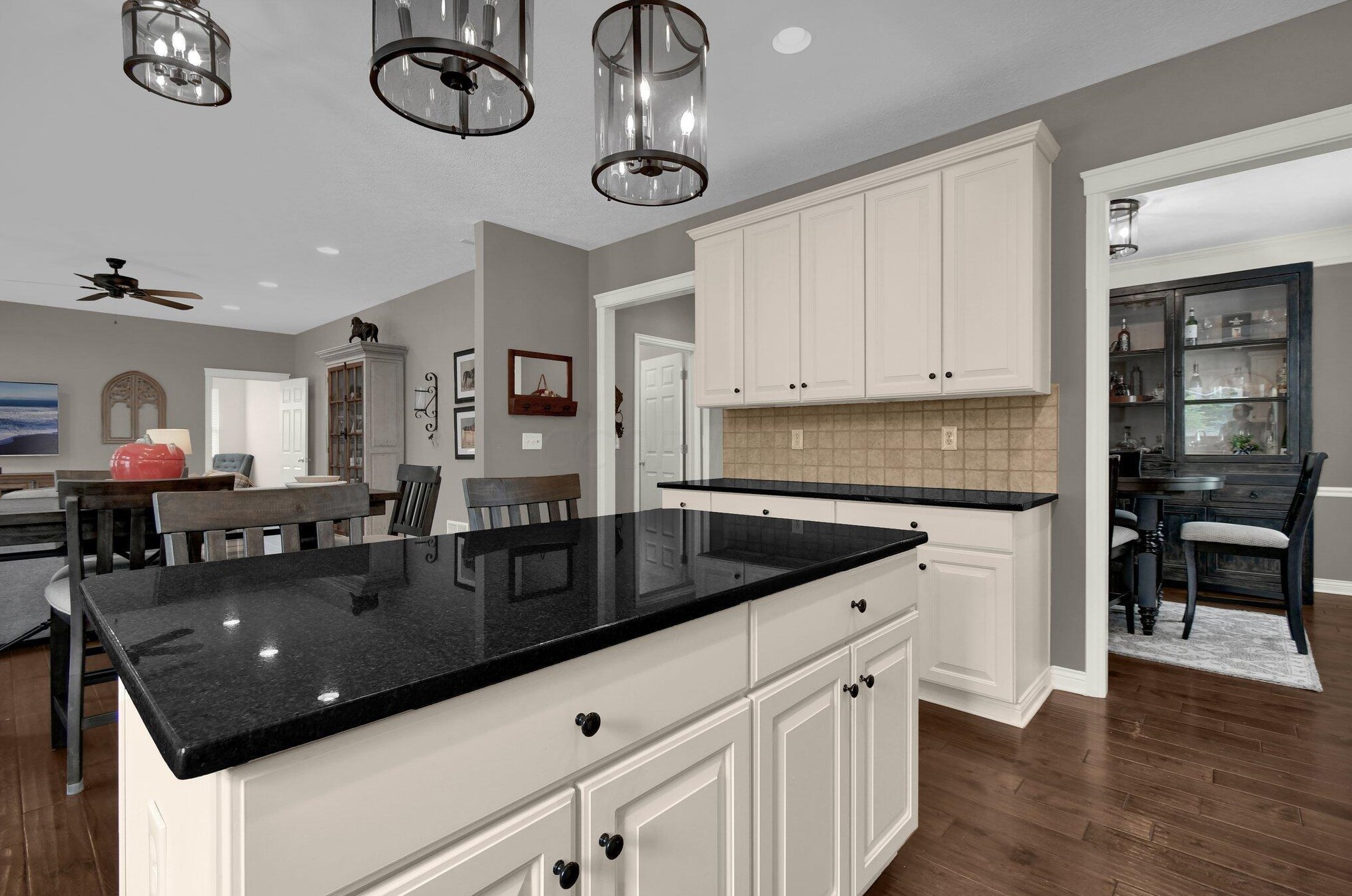 1367 Donahey St, Columbus OH 43235-6704 exterior