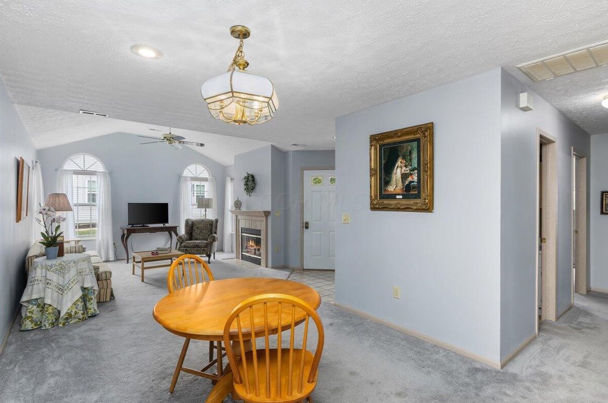 1252 Villa Oaks Ct, Columbus OH exterior