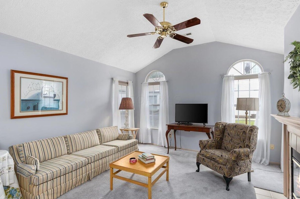 1252 Villa Oaks Ct, Columbus OH exterior