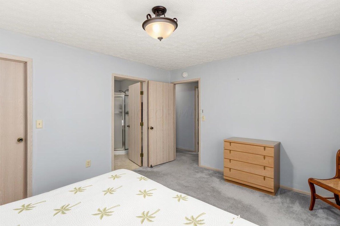 1252 Villa Oaks Ct, Columbus OH exterior