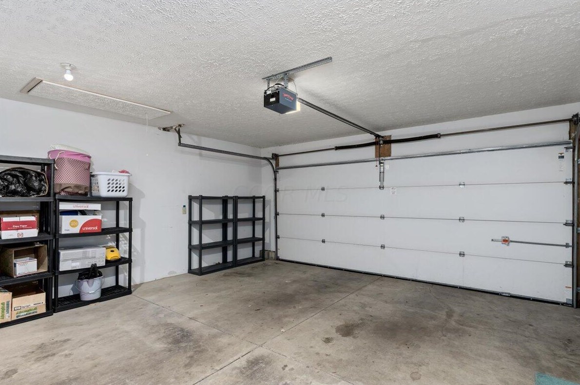 1252 Villa Oaks Ct, Columbus OH exterior