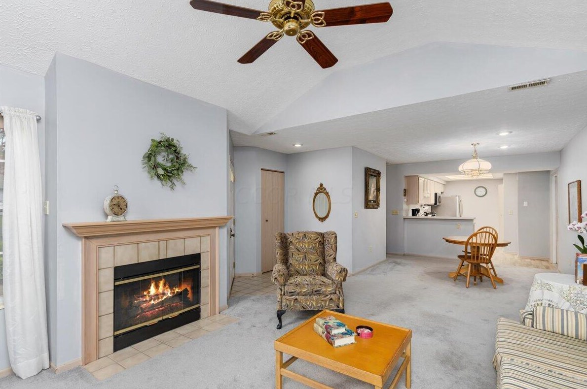 1252 Villa Oaks Ct, Columbus OH exterior