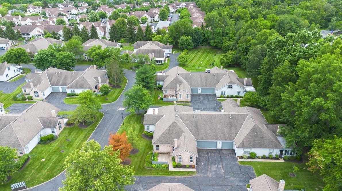 1252 Villa Oaks Ct, Columbus OH exterior