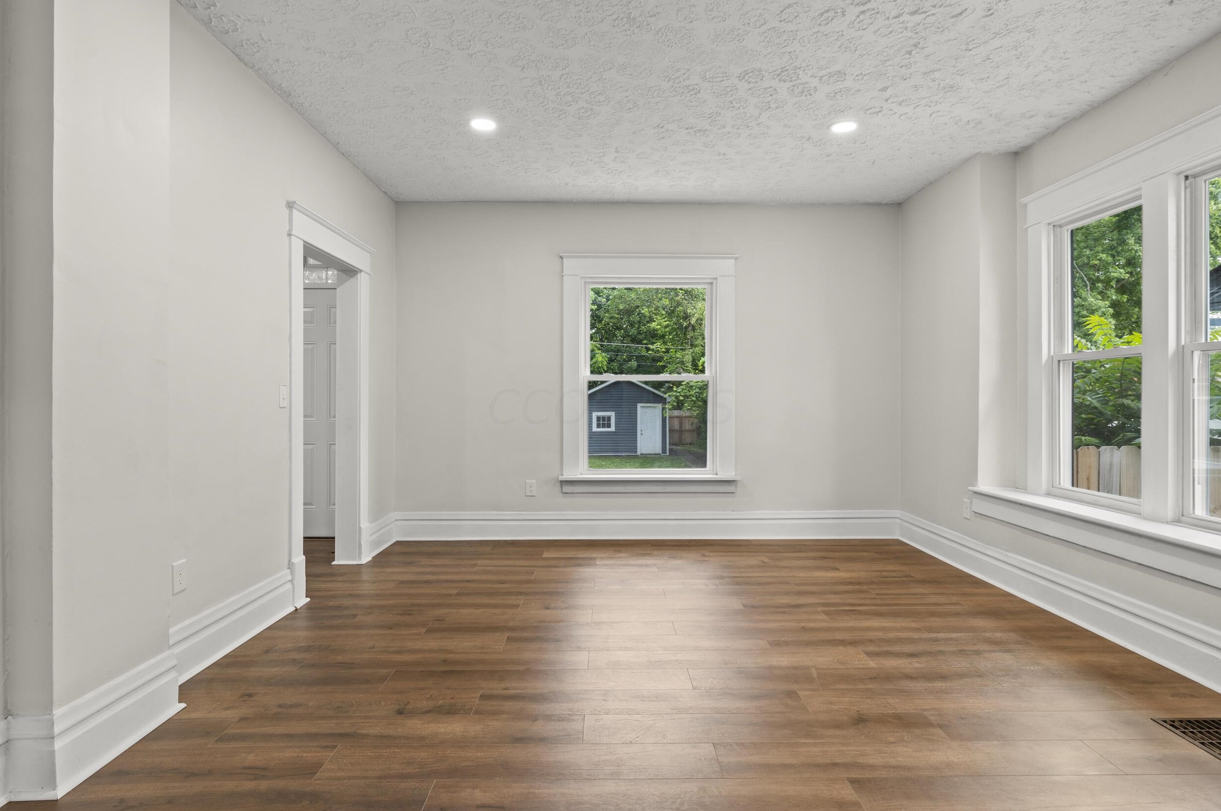 1592 Genessee Ave, Columbus OH 43211-1518 exterior