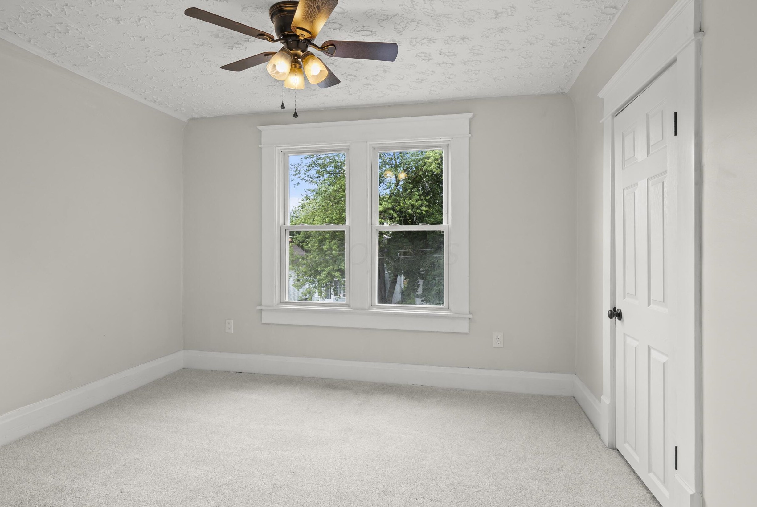 1592 Genessee Ave, Columbus OH 43211-1518 exterior