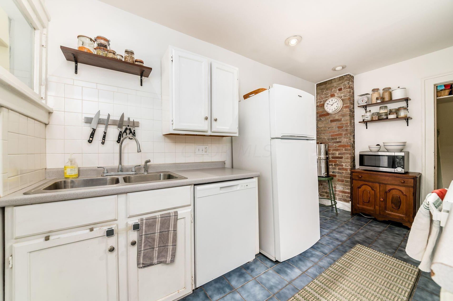 2391 Glenmawr Ave, Columbus OH  43202-3106 exterior