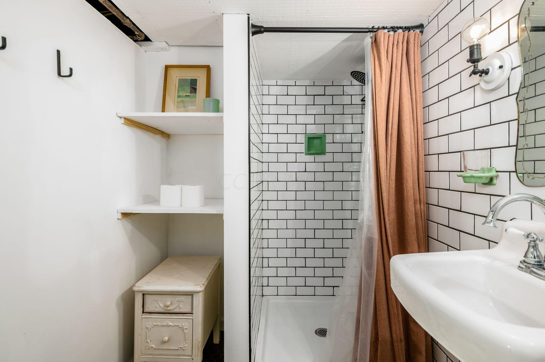 2391 Glenmawr Ave, Columbus OH  43202-3106 exterior