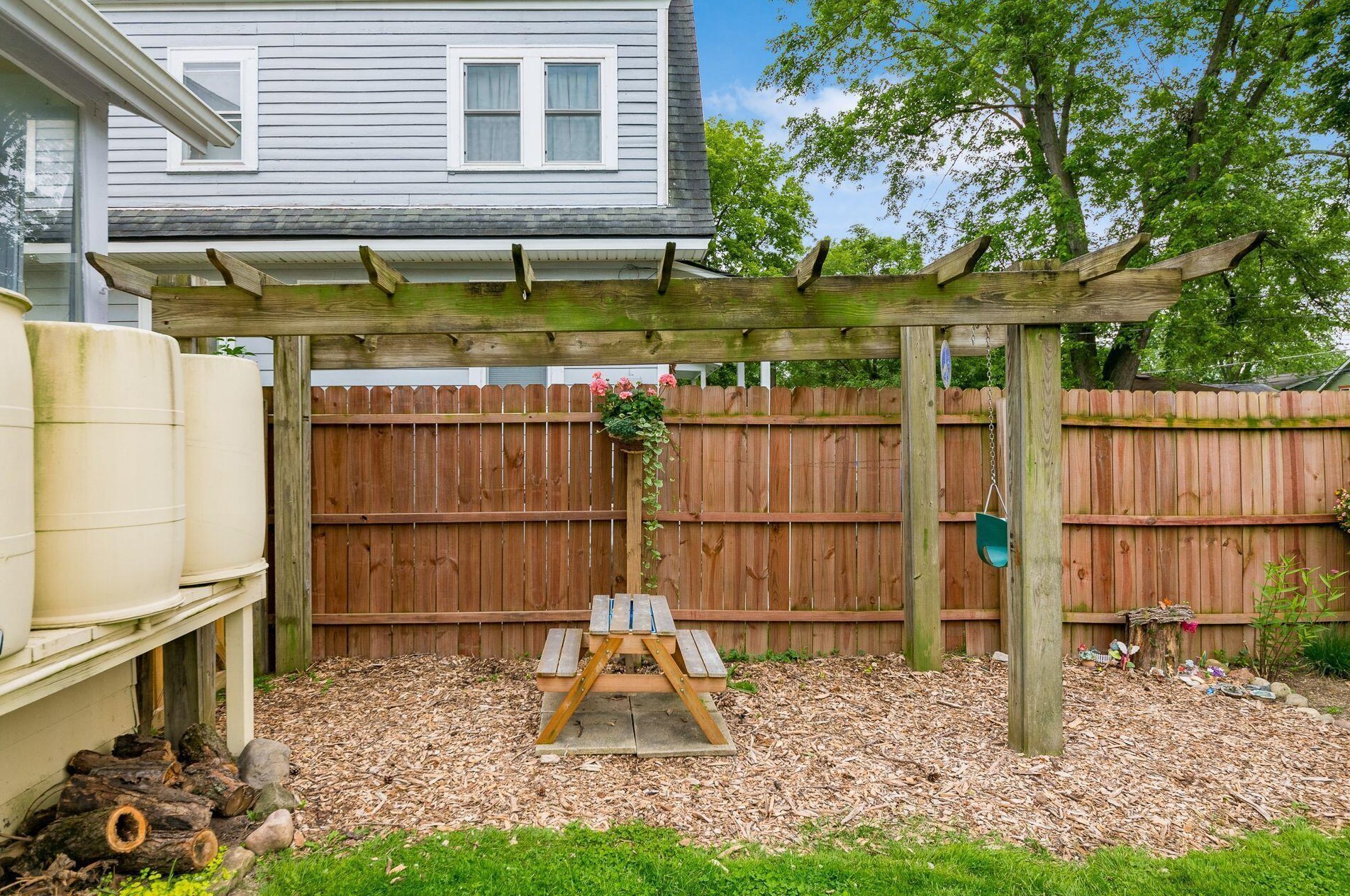 2391 Glenmawr Ave, Columbus OH  43202-3106 exterior