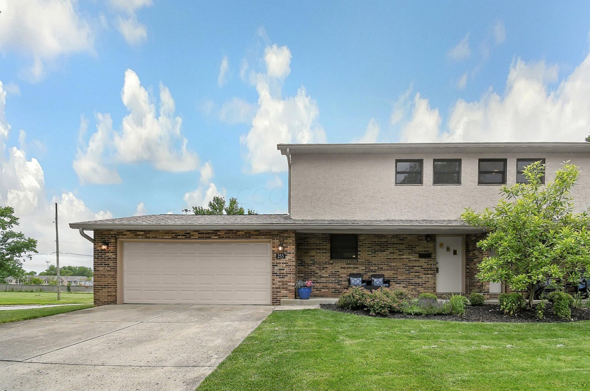 257 Penny Ln, Columbus OH  43230-2326 exterior