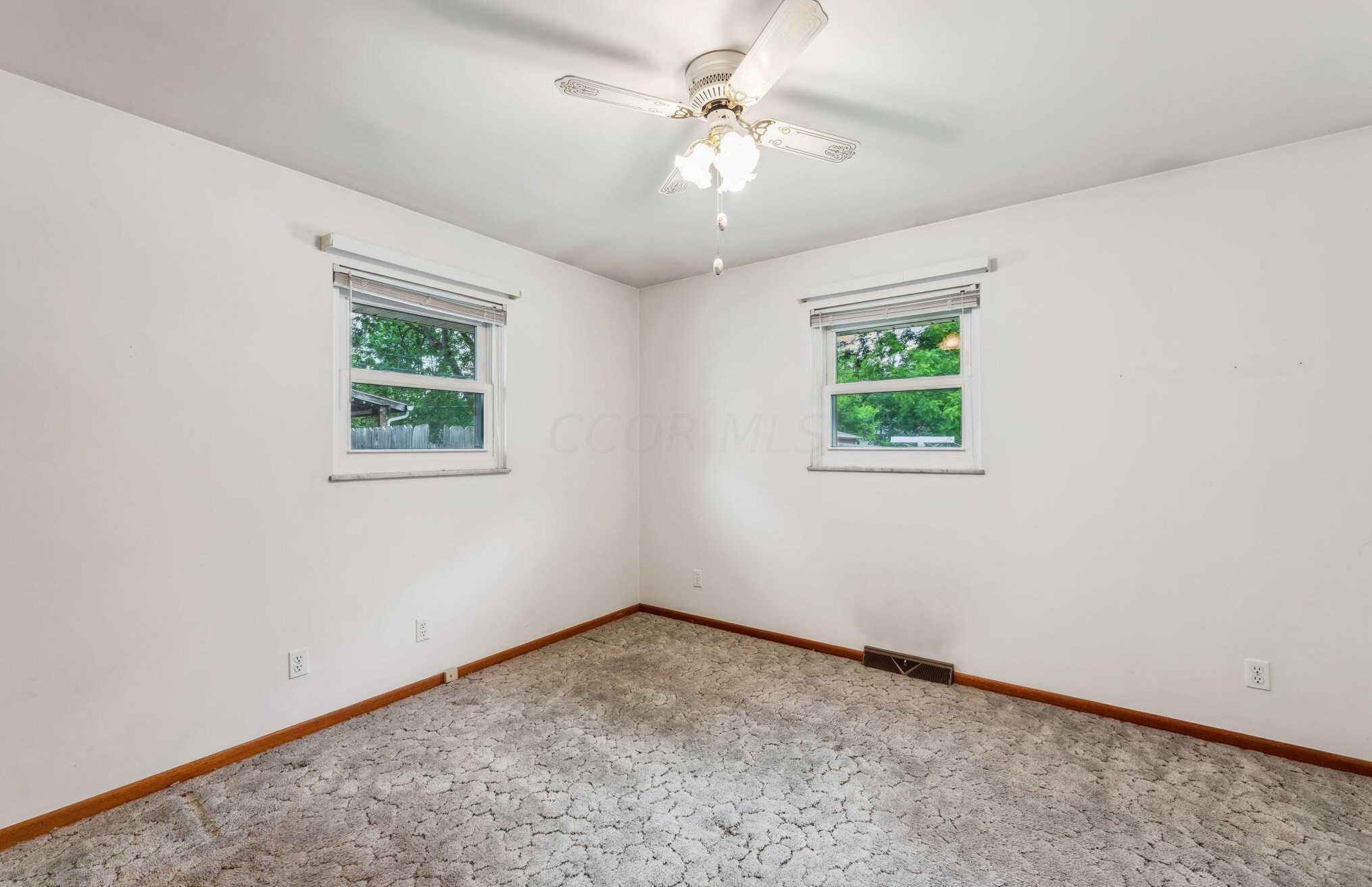 3748 Kinsey Dr, Columbus OH  43224-2644 exterior