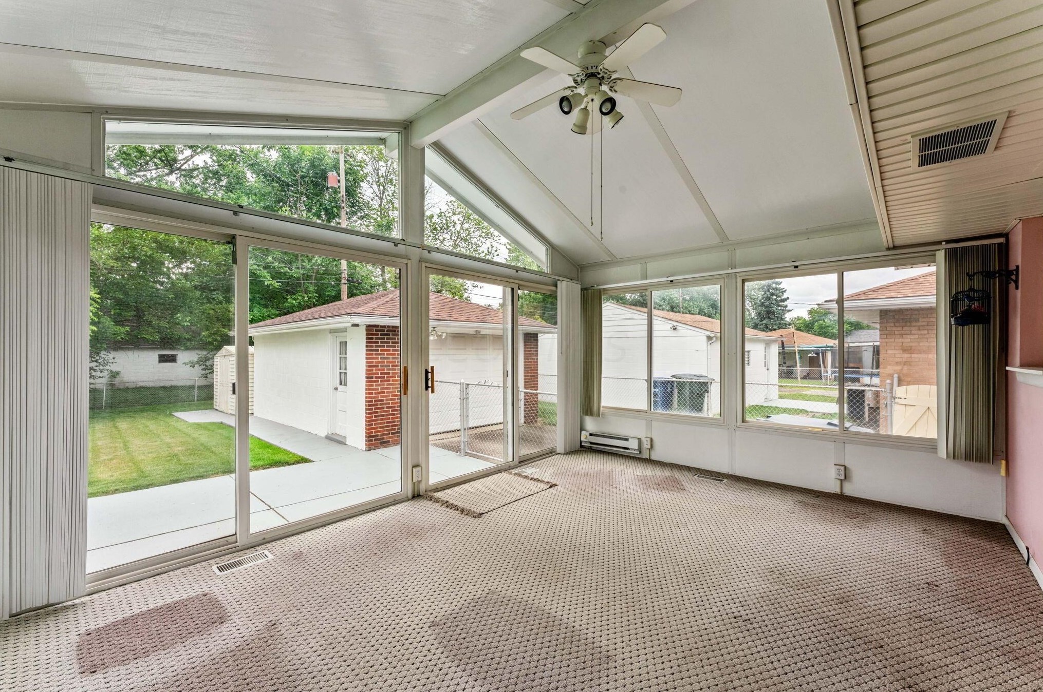 3748 Kinsey Dr, Columbus OH  43224-2644 exterior