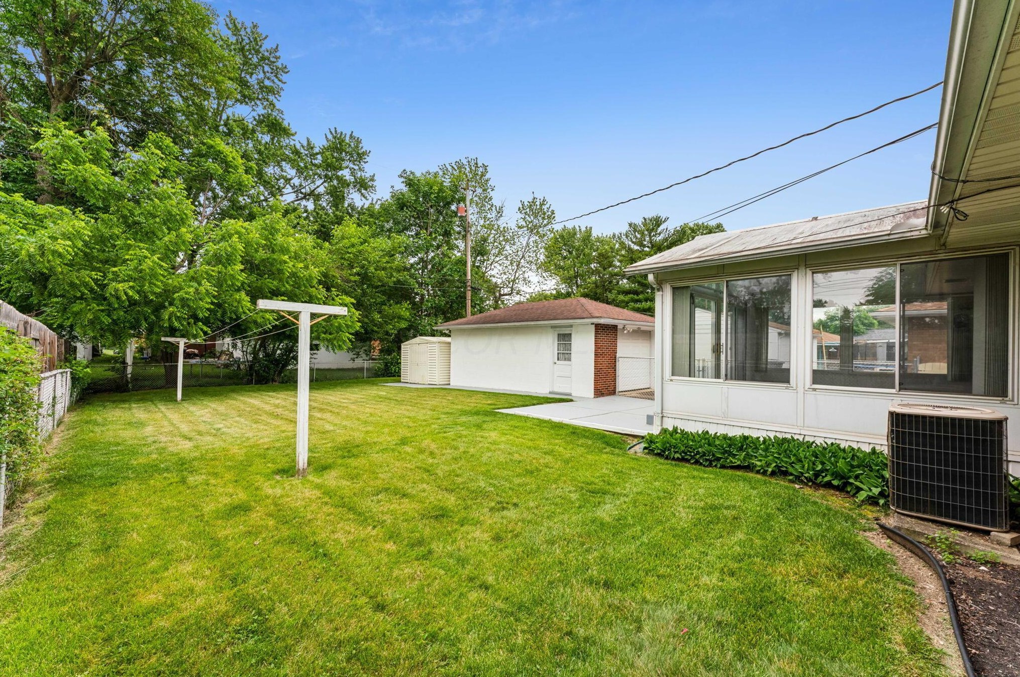 3748 Kinsey Dr, Columbus OH  43224-2644 exterior