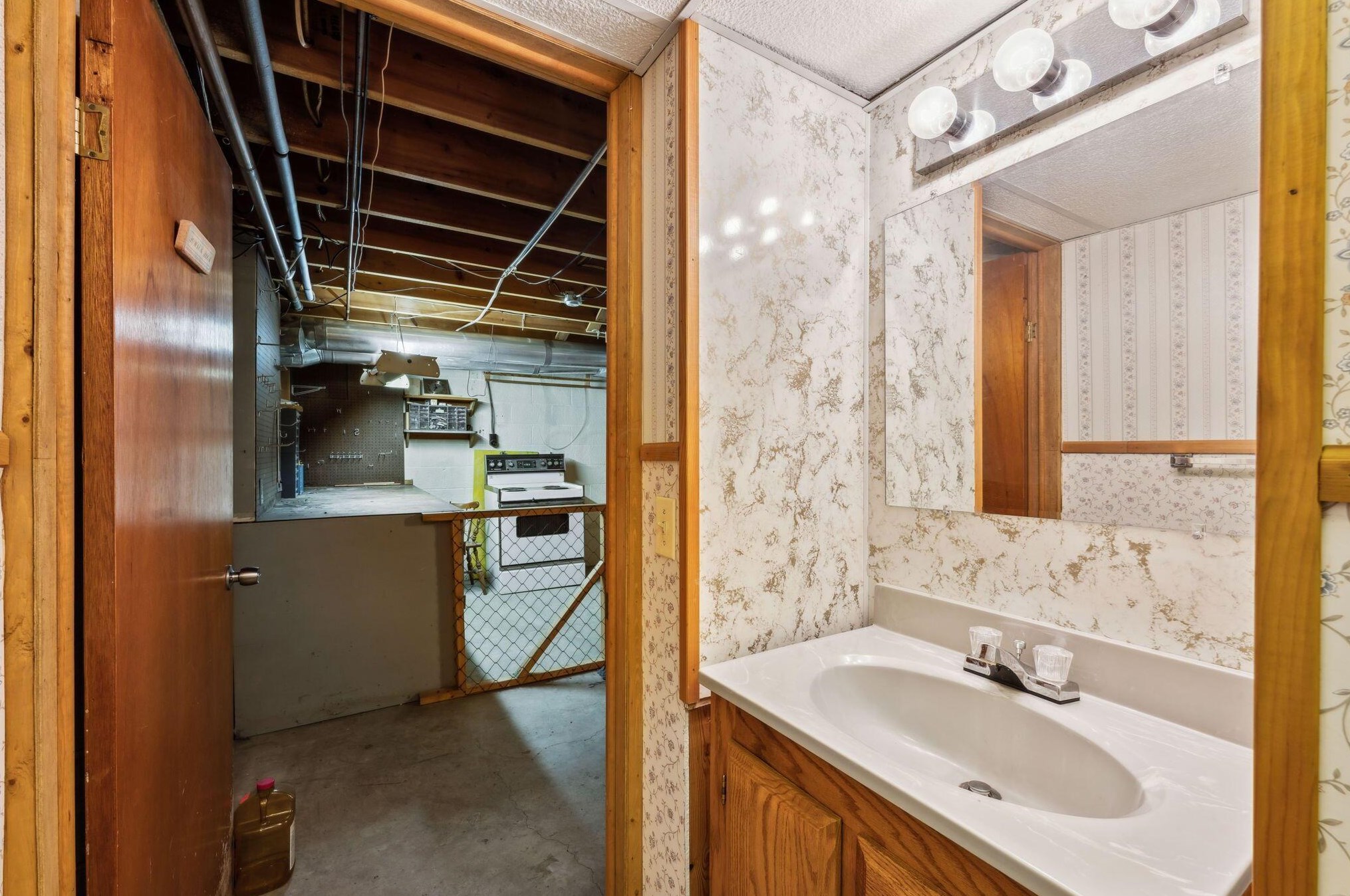 3748 Kinsey Dr, Columbus OH  43224-2644 exterior