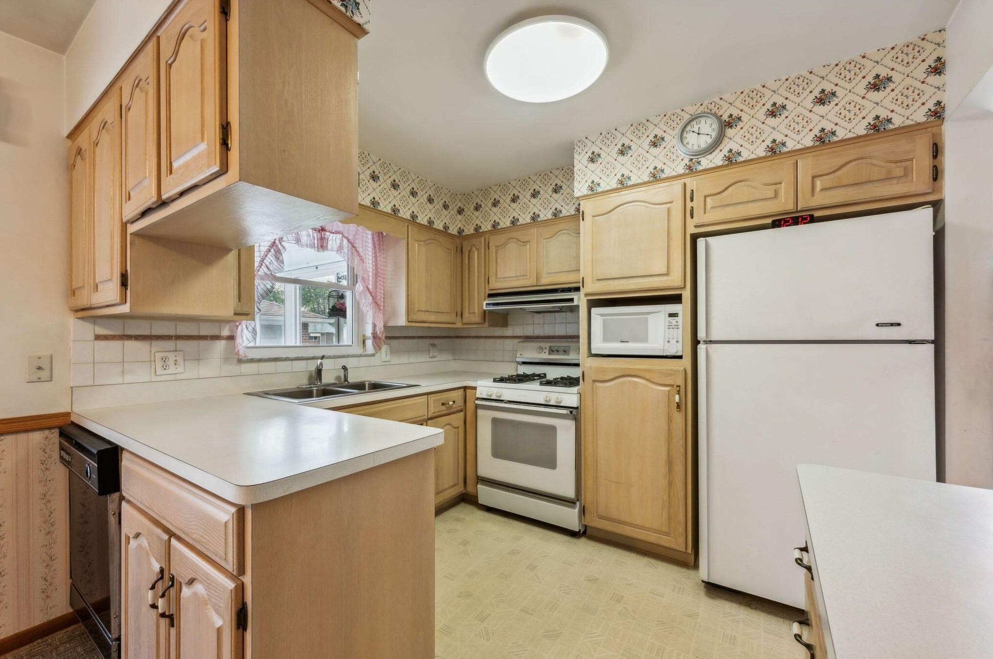 3748 Kinsey Dr, Columbus OH  43224-2644 exterior