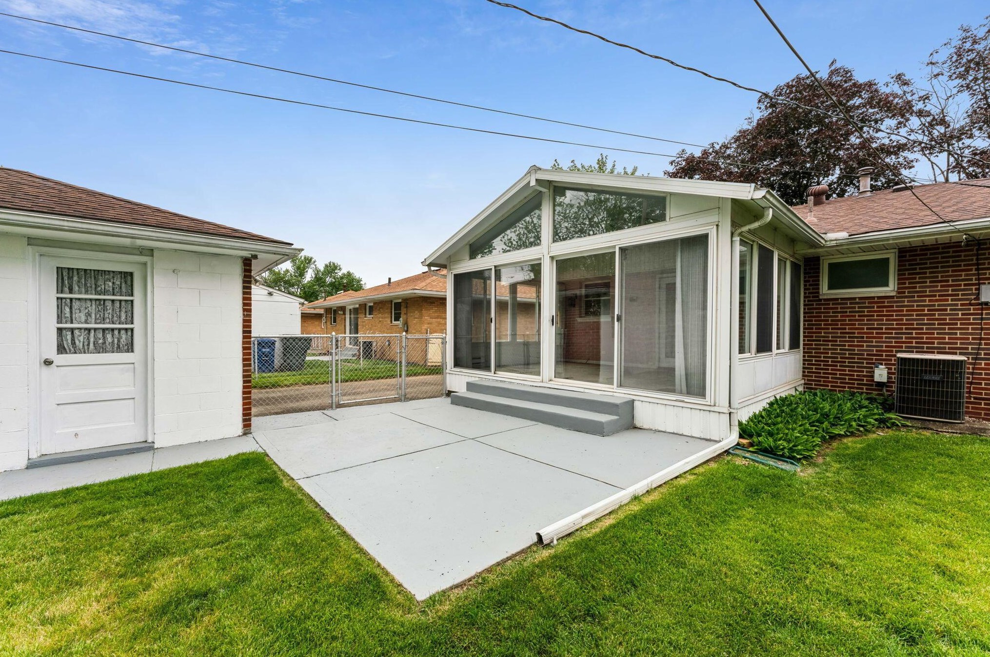 3748 Kinsey Dr, Columbus OH  43224-2644 exterior