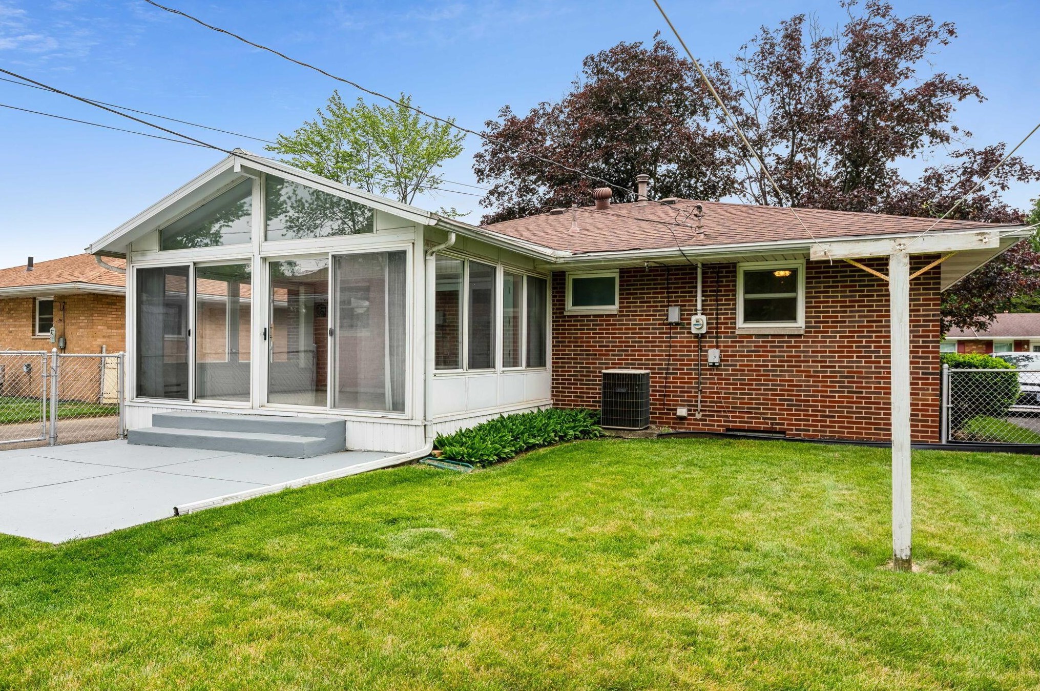 3748 Kinsey Dr, Columbus OH  43224-2644 exterior
