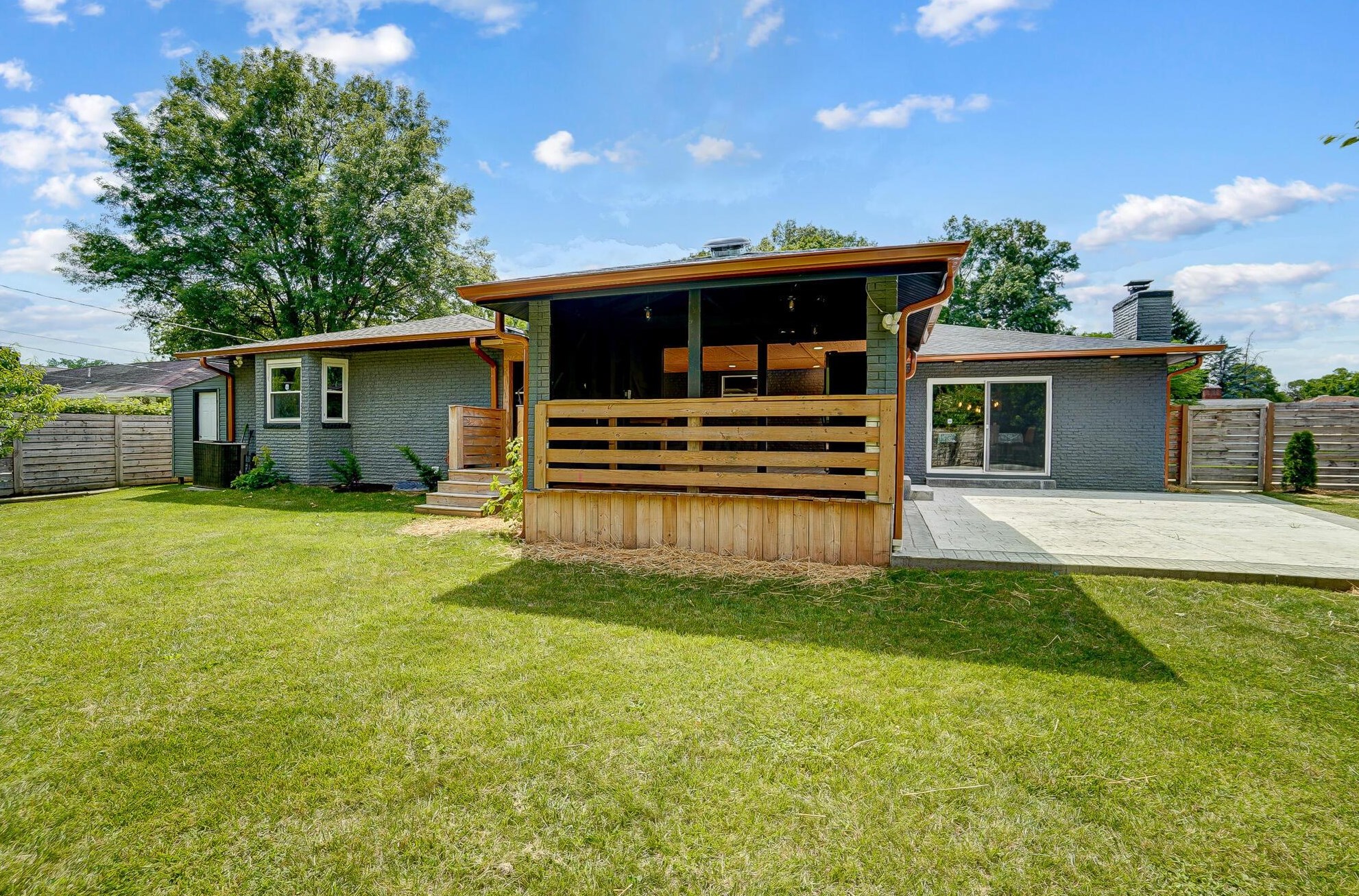 1380 Devonhurst Dr, Columbus OH 43232-1524 exterior