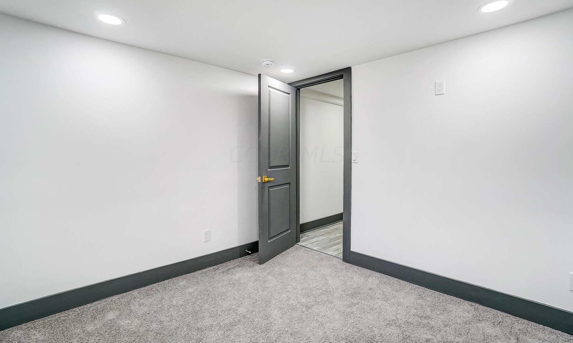 1380 Devonhurst Dr, Columbus OH 43232-1524 exterior