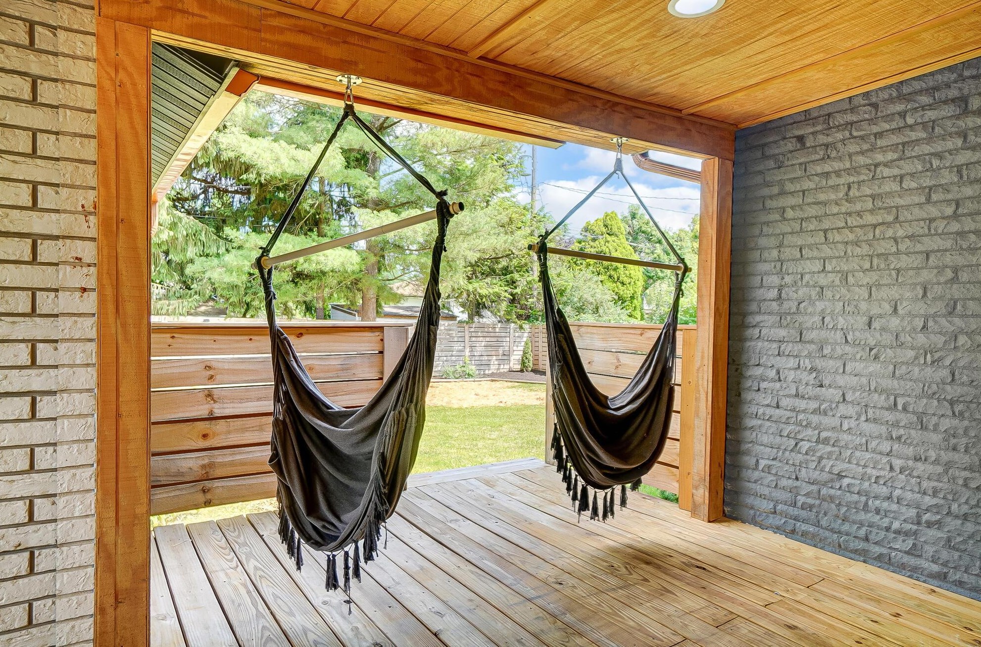 1380 Devonhurst Dr, Columbus OH 43232-1524 exterior