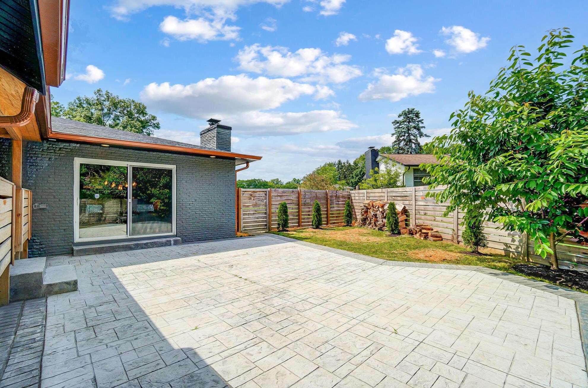 1380 Devonhurst Dr, Columbus OH 43232-1524 exterior