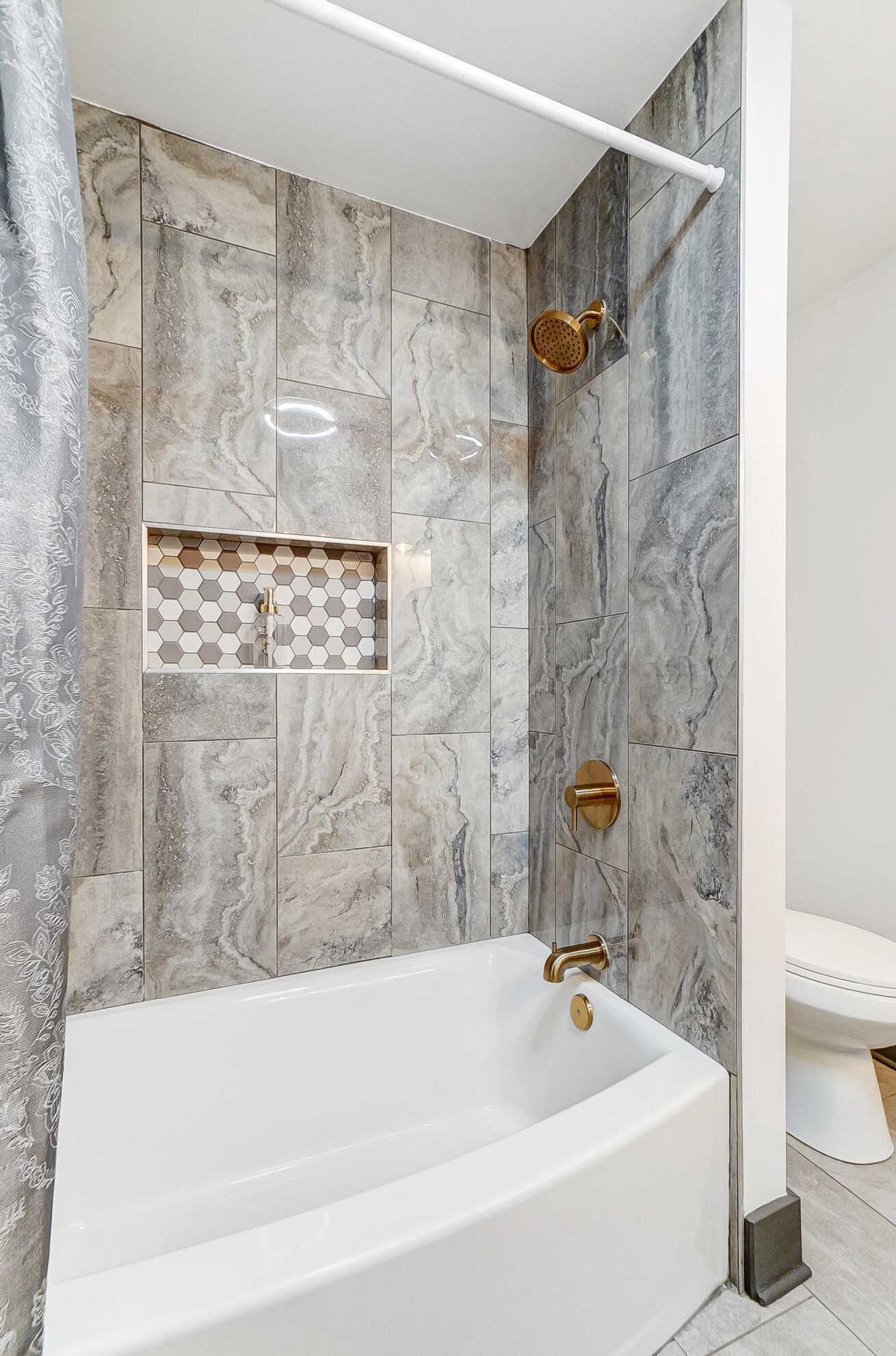 1380 Devonhurst Dr, Columbus OH 43232-1524 exterior