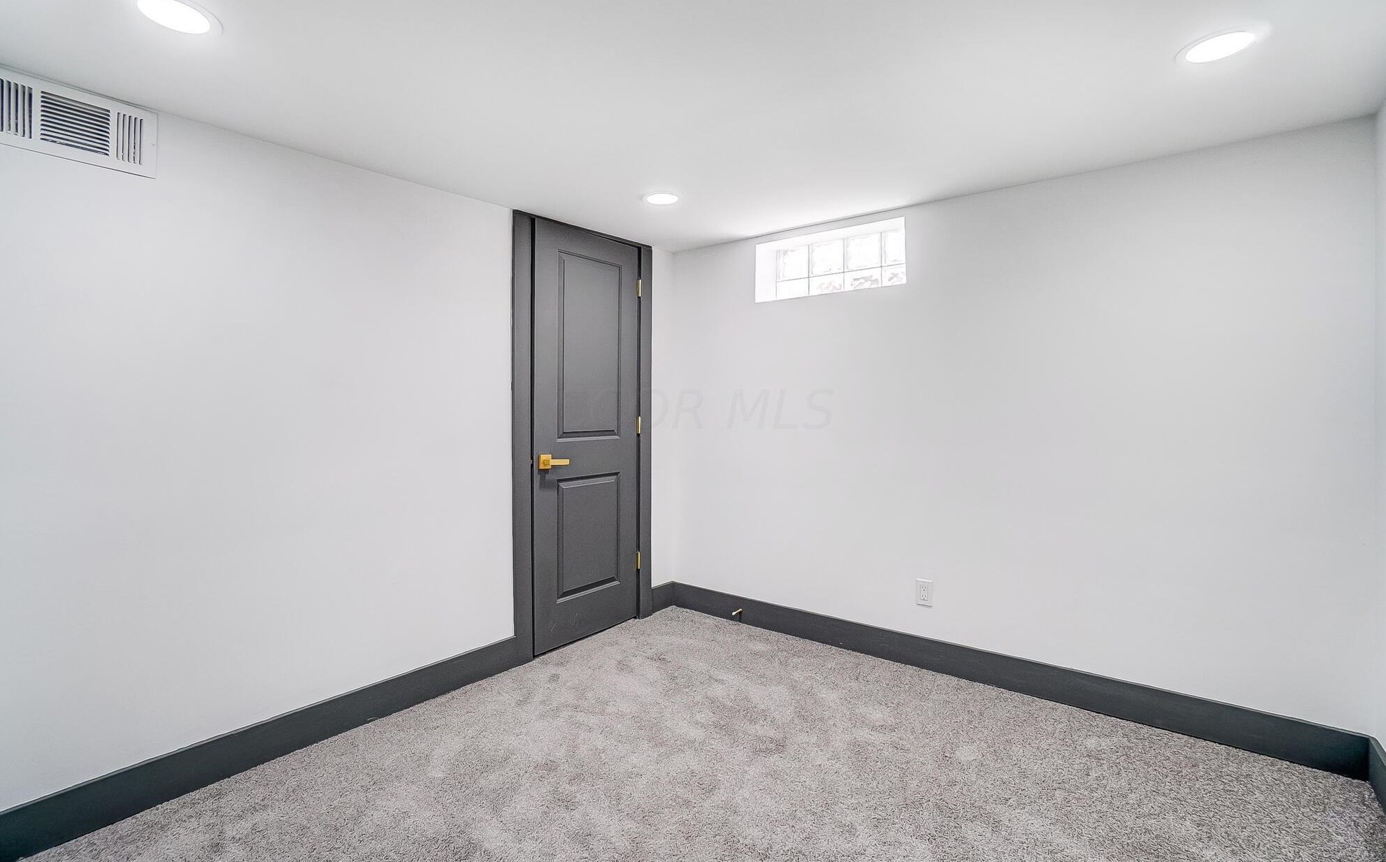 1380 Devonhurst Dr, Columbus OH 43232-1524 exterior